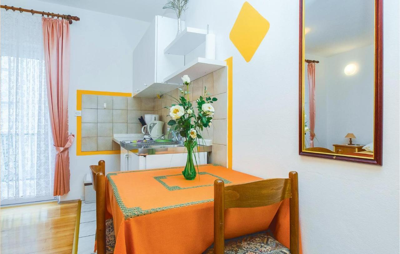 Lovely Apartment In Omis With Kitchenette מראה חיצוני תמונה